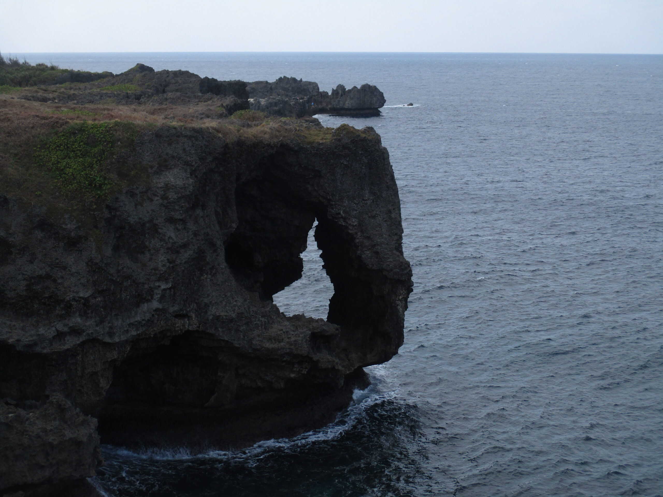 「象の鼻」が有名！沖縄旅行の定番スポット・万座毛を観覧する。その地名の由来とは | 2021年旅行記 その5 | 観光名人の旅行記ブログ